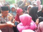 Warga-Berebut-Takjil-Polsek-Ngawen-Blora.jpg
