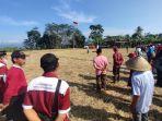 Warga-Dusun-Kelurahan-Desa-Tuntang-upacara.jpg