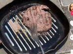 Warga-Kota-Semarang-Jawa-Tengah-eksperimen-memasak-steak-tanpa-kompor.jpg