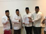 Witiarso-Utomo-M-Ibnu-Hajar-saat-mengambil-rek.jpg