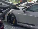 Xpander-menabrak-Porsche-911-GT3-di-showroom.jpg