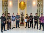 abang-Semarang-saat-menyerahkan-amicus-curirae.jpg