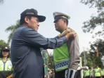 ada-perwira-polisi-yang-bertugas-khusus-cek-jalan-di-kudus_20150709_185005.jpg