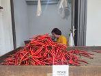 aktivitas-jual-beli-bumbon-di-pasar-johar-semarang-sabtu-17122022.jpg