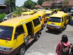 angkot-kudus-colo-di-kantor-dishunkominfo.jpg