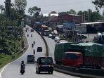 arus-lalu-lintas-menuju-solo-tersendat-akibat-kecelakaan-truk-gandeng-di-depan-cimory-semarang.jpg