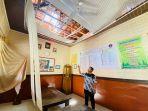 atap-sman-1-pagerbarang-jebol-diterjang-angin-puting-beliung.jpg