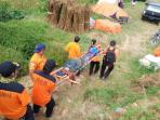 basarnas-jateng-mengevakuasi-tiga-pendaki-gunung-sumbing_20161114_153956.jpg