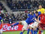 bek-italia-giovanni-di-lorenzo-c-sebagian-tersembunyi-mencetak-gol.jpg