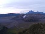 bromo-tampak-kaldera-kejauhan.jpg