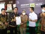 bupati-blora-serahkan-surat.jpg