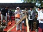 bupati-tiwi-peletakan-batu2.jpg