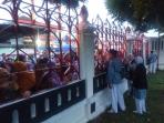 calon-haji-diantar-di-embarkasi-solo_20160810_212335.jpg