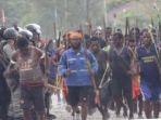 Panah Lukai Rahang Pipi Kanan AKBP Rahman,  40 Rumah Dibakar, 94 Luka Imbas Jaya Papua Tengah