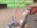 driver-ojol-minum-pesanan.jpg