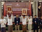 dua-pasangan-calon-menunjukkan-nomoru-urut-seusai-pengundian-nomor-urut.jpg