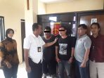 dua-terduga-pencuri-honda-beat-diringkus-polres-batang_20180211_155607.jpg