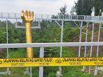 embatan-kaca-Wisata-Hutan-Pinus-Limpakuwus.jpg