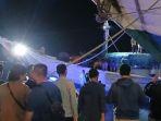evakuasi-mobil-korban-di-Dermaga-Pelantar.jpg