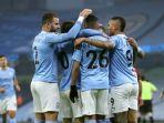 gabriel-jesus-kanan-merayakan-gol-bersama-rekan-satu-timnya.jpg