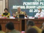 ganjar-usai-acara-seminar-penataan-pertambangan-mineral-bukan-logam-dan-batuan-mblb.jpg
