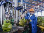 gas-SPBE-mengisi-gas-ke-dalam-tabung-epliji-3-kilogram.jpg