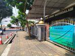 gerbang-utama-halaman-depan-masjid-agung-baitussalam-purwokert.jpg