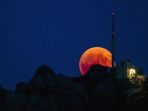 gerhana-bulan-bloodmoon_20180728_090403.jpg