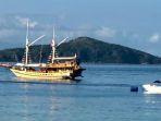 ilustrasi-kapal-pinisi-di-perairan-labuan-bajo-nusa-tenggara-timur-ntt.jpg
