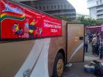 indofood-siapkan-42-bus-angkut-ribuan-pedagang-warmindo-mudik-gratis_20150713_142521.jpg