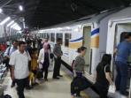 ini-data-penumpang-kereta-api-daop-4-semarang-masa-angkutan-lebaran_20150724_190733.jpg