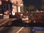 jalan-gubeng-surabaya-mendadak-ambles-selasa-18122018-malam.jpg