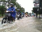 Jalan Nasional Jeruklegi Cilacap Terendam Banjir, Lalin Buka Tutup, Antrean Kendaraan 2 Kilometer