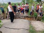 jembatan-ambrol-penghubung-Desa-Keser.jpg