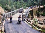 jembatan-ini-hilang-diterjang-longsor-dan-banjir-bandang-sehingga-akses.jpg