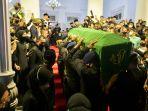 jenazah-almarhum-emmeril-kahn-mumtadz-tiba-di-gedung-pakuan-kota-bandung-minggu-1262022.jpg