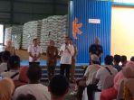 jokowi-di-klaten-bagi-beras.jpg