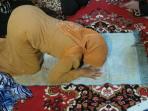 jokowi-ibunda-jokowi-sujud-syukur.jpg