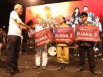 juara-lomba-pidato-bung-karno-cium-tangan-ganjar.jpg
