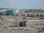 kawal-bantuan-korban-tsunami-di-palu-timur_20181002_194919.jpg<pf>foto-udara-palu-timur-2-oktober-setelah-gempa-tsunami-28-sept_20181002_194716.jpg<pf>tim-sar-gabungan-evakuasi-korban-di-palu-indah_20181002_195047.jpg<pf>palu-timur-tampak-luluh-lantak-dihantam-tsunami_20181002_194637.jpg