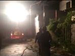 BREAKING NEWS: Bu RT Lari, Naik Sampai Lantai 4 Apartemen dan Kabari Bule Adanya Kebakaran