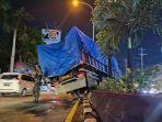 kecelakaan-Truk-muatan-kipas.jpg