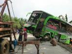 kecelakaan-bus_20150715_111113.jpg