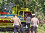 kecelakaan-ekspedisi-di-Jalan-Trans-Flores.jpg