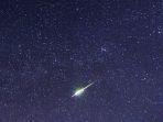 kereta-cahaya-meteor-perseid.jpg