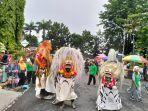 kesenian-barongan-di-Alun-alun-Blora.jpg