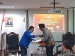ketua-dpd-pan-kota-semarang-wachid-nurmiyanto-menerima-berita-acara.jpg