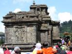 kirab-rambut-gimbal-di-kawasan-dieng.jpg