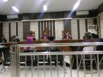 Direktur Rumah Sakit Ini Tenang Dengarkan Jawaban Saksi, Didakwa Korupsi Pengadaan Alkes