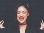 lirik-lagu-dia-atau-aku-marion-jola.jpg